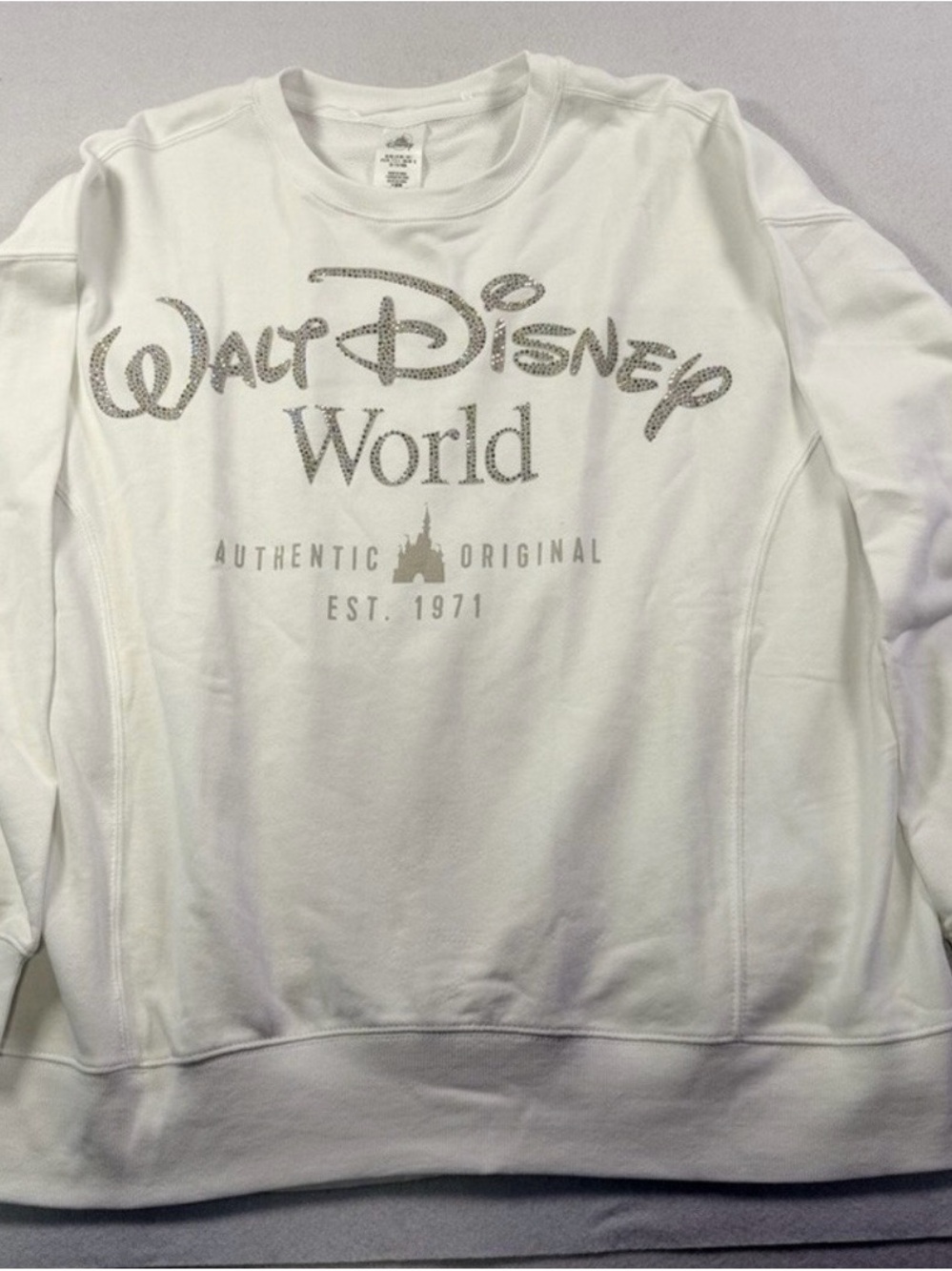 Authentic WDW 2026 crewneck white with rhinestone NWT SIZE XL - Picture 2 of 4